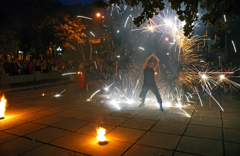  Fireshow    