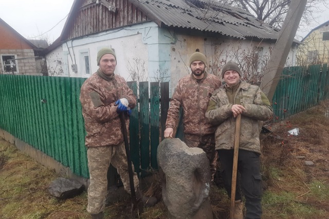 Днепровские археологи спасли «каменную бабу», искалеченную рашистами