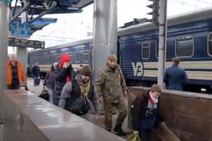 «Поїзд прибуває…»: чиїм голосом «говорить» залізничний вокзал Дніпра