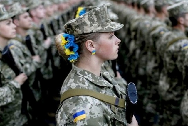 Военный учет женщин в Украине: кто должен явиться в ТЦК и будут ли выпускать за границу